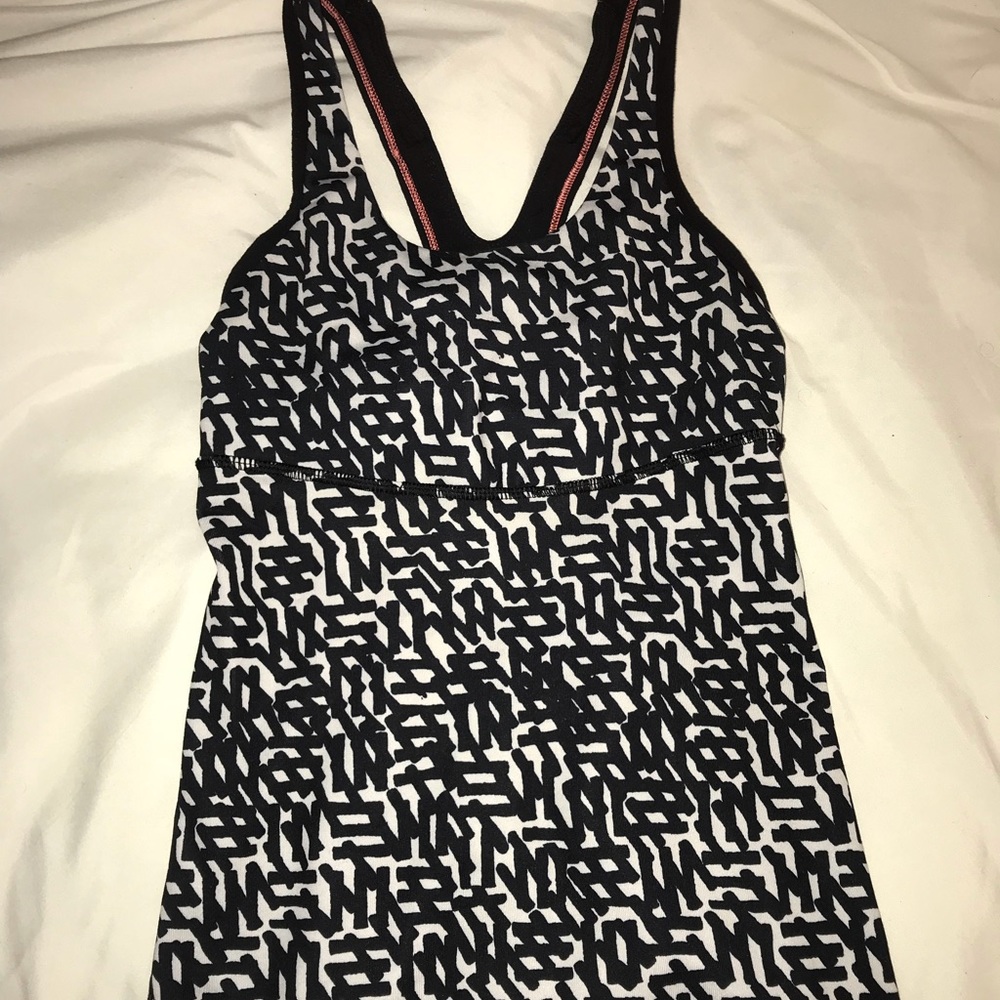 Lululemon Black/White Mesh Back Top Size 2